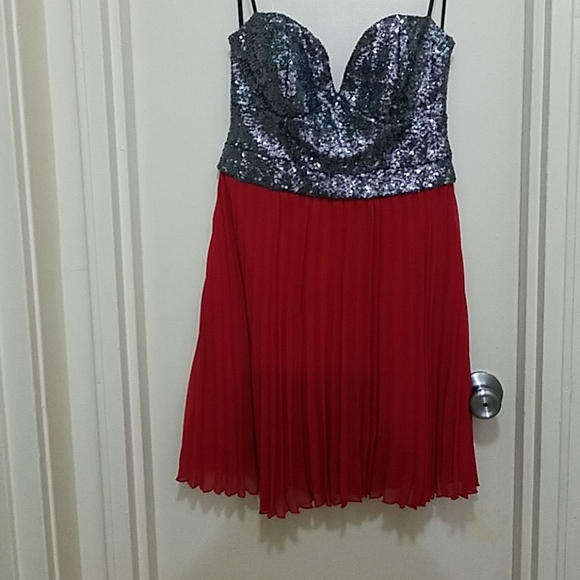 Josh& Jazz Dresses & Skirts - Strapless dress.Balconette top w/sheer pleated